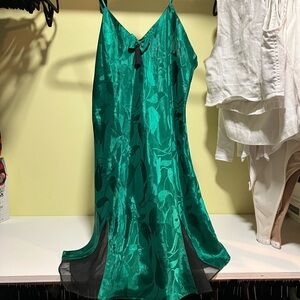 Victoria’s Secret Gold Label Green Floral Slip Size Medium
